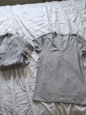 GAP 5 Pack Of Women's Medium Gray V Neck T Shirt